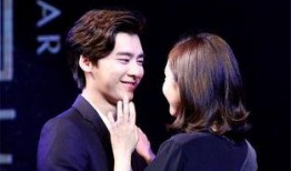 卓伟爆料杨幂李易峰视频,杨幂李易峰亲密视频引发热议