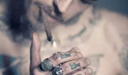 纹身男网红吃瓜图片高清,高清画面引热议