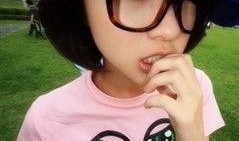 近期网红吃瓜戴眼镜女的,揭秘网络现象背后的真相