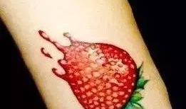 纹身女的网红吃瓜图片,揭秘网络红人的真实一面